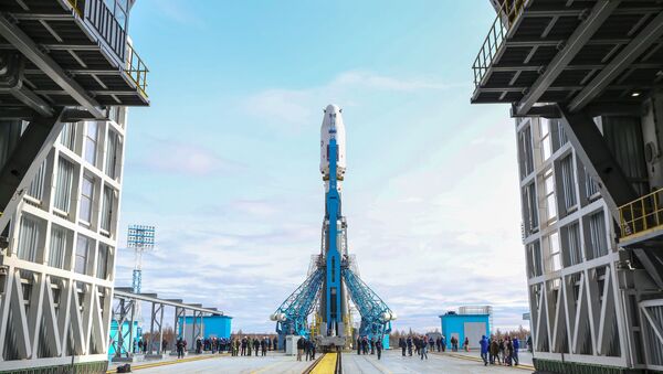 Вывоз ракеты Союз-2.1а с космическими аппаратами на стартовую площадку космодрома Восточный Вывоз ракеты Союз-2.1а с космическими аппаратами на стартовую площадку космодрома Восточный