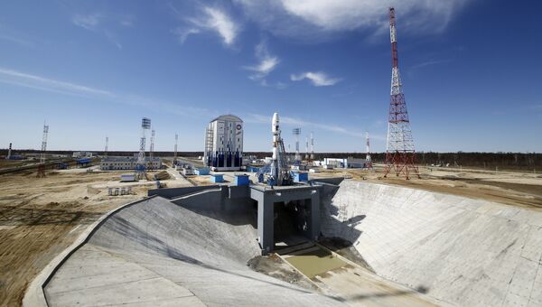 Ракета-носитель Союз-2.1а с российскими космическими аппаратами Ломоносов, Аист-2Д и наноспутником SamSat-218 на стартовом комплексе космодрома Восточный. Архивное фото Ракета-носитель Союз-2.1а с российскими космическими аппаратами Ломоносов, Аист-2Д и наноспутником SamSat-218 на стартовом комплексе космодрома Восточный. Архивное фото