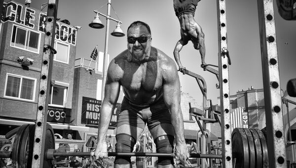 Muscle Beach Gym в Венис-Бич, штат Калифорния Muscle Beach Gym в Венис-Бич, штат Калифорния
