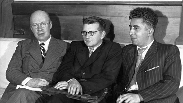 Сергей Прокофьев, Дмитрий Шостакович и Арам Хачатурян. 15.09.1945 Сергей Прокофьев, Дмитрий Шостакович и Арам Хачатурян. 15.09.1945