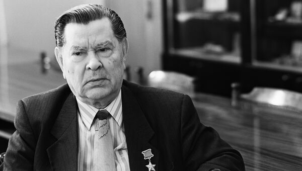 Герой Советского Союза Алексей Маресьев. Архивное фото Герой Советского Союза Алексей Маресьев. Архивное фото