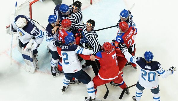 Вратарь сборной Финляндии Микко Коскинен в матче 1/2 плей-офф чемпионата мира по хоккею между сборными командами Финляндии и России Вратарь сборной Финляндии Микко Коскинен в матче 1/2 плей-офф чемпионата мира по хоккею между сборными командами Финляндии и России