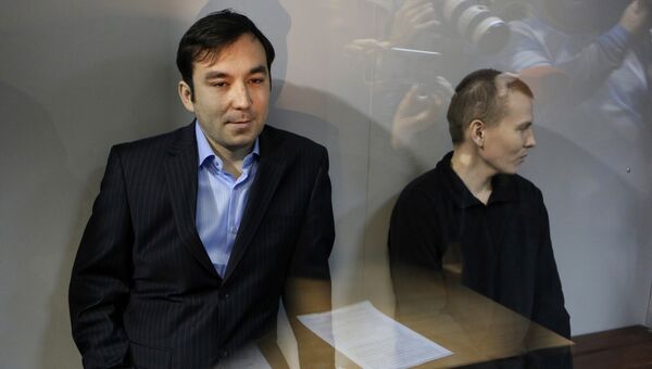 Граждане России Евгений Ерофеев (слева) и Александр Александров, обвиняемые в ряде военных преступлений на территории Украины, во время рассмотрения дела по существу в Голосеевском суде Киева. 10 ноября 2015. Архивное фото Граждане России Евгений Ерофеев (слева) и Александр Александров, обвиняемые в ряде военных преступлений на территории Украины, во время рассмотрения дела по существу в Голосеевском суде Киева. 10 ноября 2015. Архивное фото