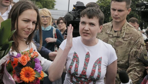 Надежда Савченко в аэропорту Борисполя, Киев, Украина. 25 мая 2016 Надежда Савченко в аэропорту Борисполя, Киев, Украина. 25 мая 2016