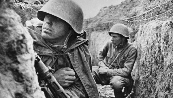Советские воины 115-й дивизии генерал-майора Конькова Василия Фомича, готовятся к бою на левом берегу Невы Советские воины 115-й дивизии генерал-майора Конькова Василия Фомича, готовятся к бою на левом берегу Невы