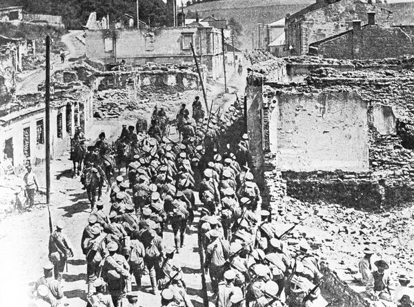 Русские войска в Бучаче, июнь 1916 года Русские войска в Бучаче, июнь 1916 года
