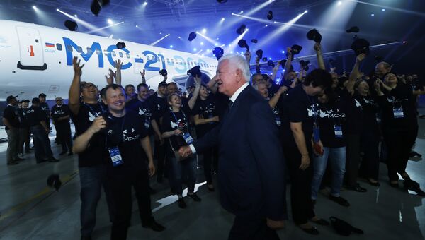 Выкатка нового пассажирского самолета МС-21 в Иркутске Выкатка нового пассажирского самолета МС-21 в Иркутске