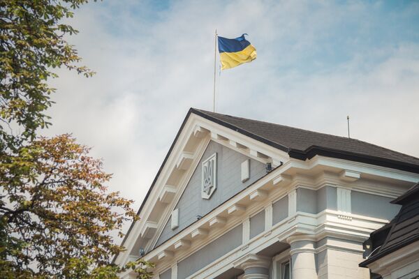Флаг на здании Службы безопасности Украины в Киеве Флаг на здании Службы безопасности Украины в Киеве