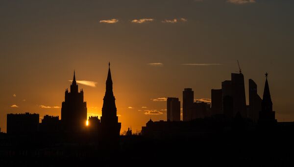 Вид на здание Министерства иностранных дел России, Московский Кремль и Московский международный деловой центр Москва-Сити с Большого Москворецкого моста Вид на здание Министерства иностранных дел России, Московский Кремль и Московский международный деловой центр Москва-Сити с Большого Москворецкого моста