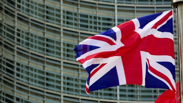 Флаг Великобритании и Северной Ирландии у главного здания Европарламента в Брюсселе Флаг Великобритании и Северной Ирландии у главного здания Европарламента в Брюсселе