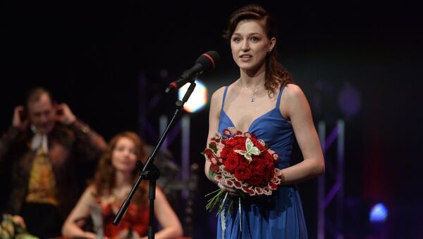 Актриса Евгения Крегжде, получившая награду в номинации Лучшая женская роль (Катерина Гроза) Актриса Евгения Крегжде, получившая награду в номинации Лучшая женская роль (Катерина Гроза)