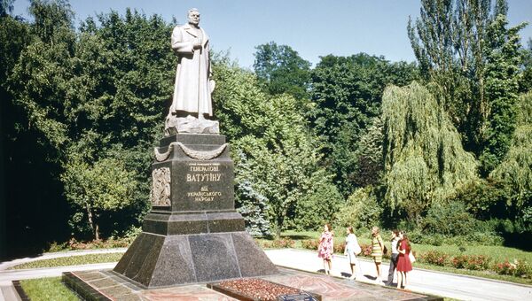 Памятник генералу Николаю Федоровичу Ватутину в Киеве, Украина Памятник генералу Николаю Федоровичу Ватутину в Киеве, Украина