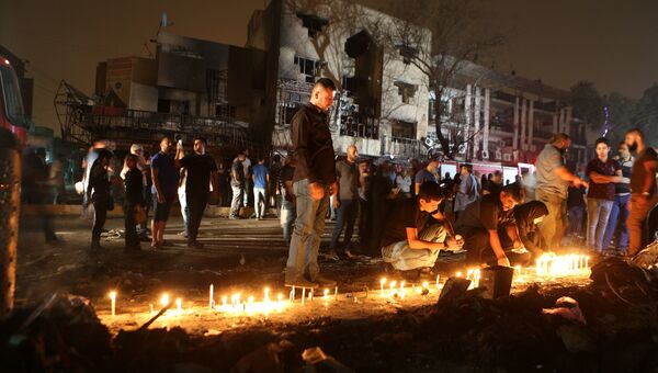 Свечи в память о погибших во время террористического акта в Багдаде. 4 июля 2016 Свечи в память о погибших во время террористического акта в Багдаде. 4 июля 2016