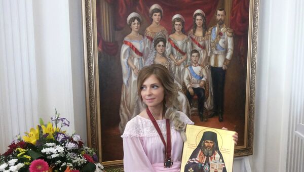 Прокурор Республики Крым Наталья Поклонская передала в дар Ливадийскому дворцу портрет царской семьи Прокурор Республики Крым Наталья Поклонская передала в дар Ливадийскому дворцу портрет царской семьи