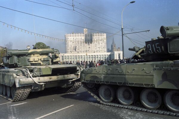 Конституционный кризис в РФ. Танки у Дома Советов. 1993 год Конституционный кризис в РФ. Танки у Дома Советов. 1993 год