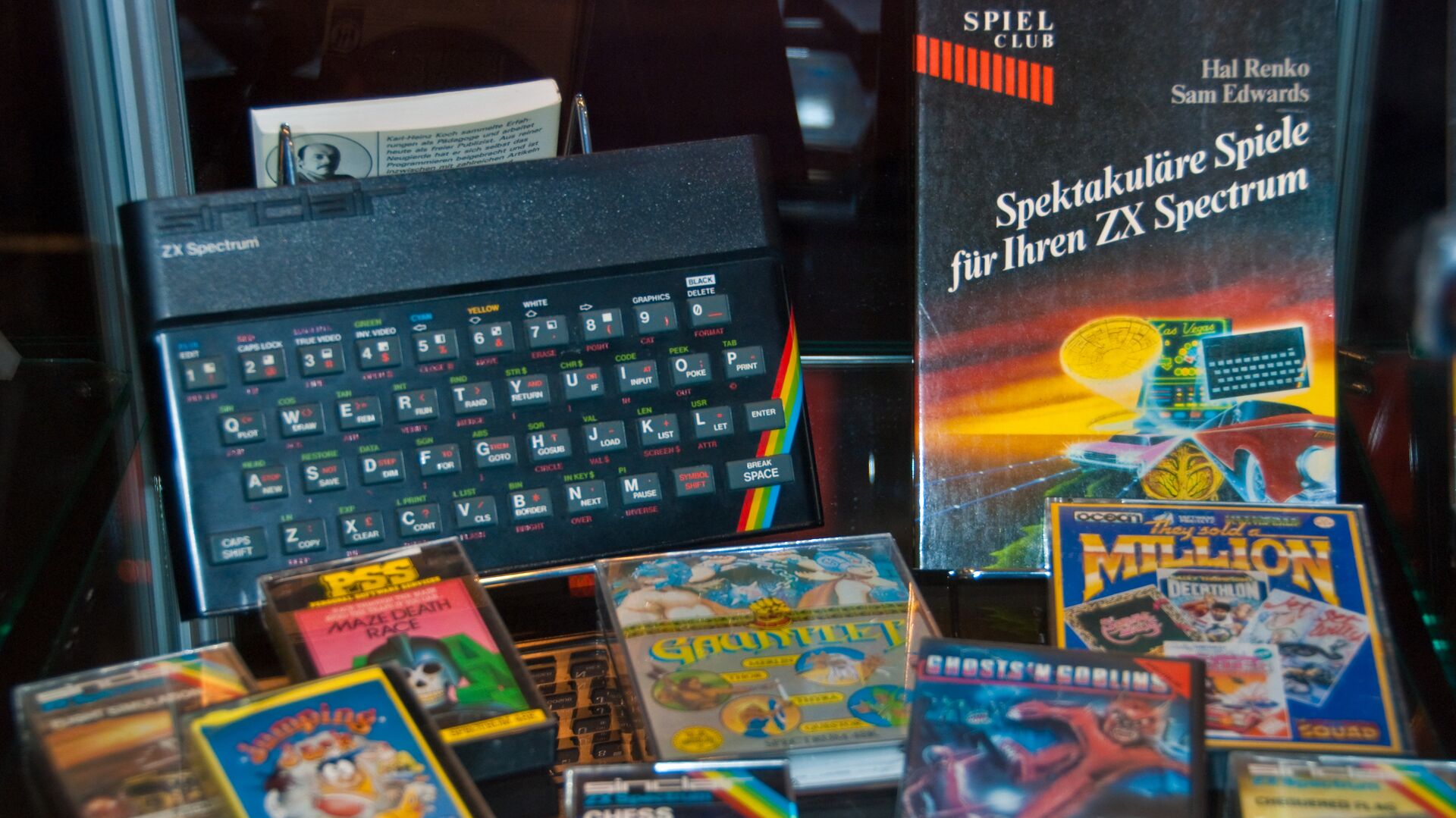 Умер создатель карманного калькулятора и компьютеров ZX Spectrum Клайв  Синклер