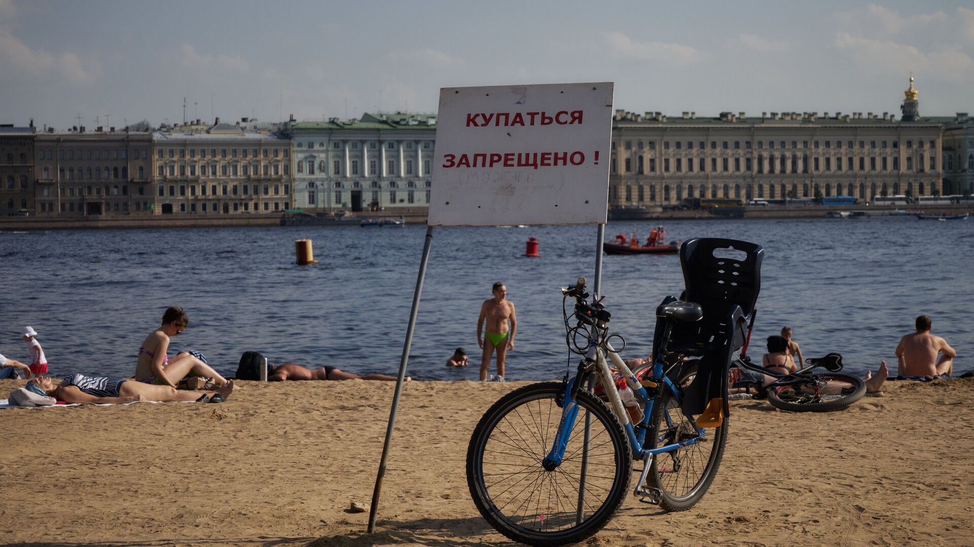В Петербурге помутнела вода в Неве