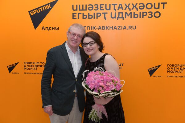 Хибла Герзмава на пресс-конференции фестиваля Хибла Герзмава приглашает… Хибла Герзмава на пресс-конференции фестиваля Хибла Герзмава приглашает…
