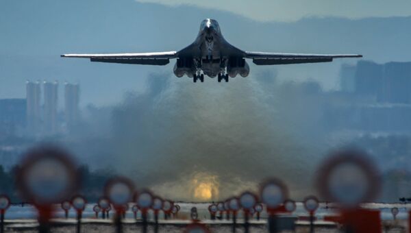 Стратегический бомбардировщик ВВС США. Архивное фото Стратегический бомбардировщик ВВС США. Архивное фото