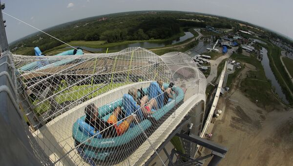 Самая высокая водяная горка в мире Verruckt в аквапарке Schlitterbahn в городе Канзас-Сити, США. Архивное фото Самая высокая водяная горка в мире Verruckt в аквапарке Schlitterbahn в городе Канзас-Сити, США. Архивное фото