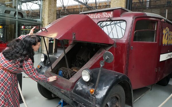 Автомобиль для перевозки хлеба Wittler Brot 1943 года, представленный на Classic Remise Berlin Автомобиль для перевозки хлеба Wittler Brot 1943 года, представленный на Classic Remise Berlin