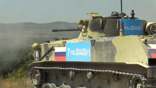 Гонка преследования десантников на боевых машинах со стрельбой на АрМИ-2016 Гонка преследования десантников на боевых машинах со стрельбой на АрМИ-2016