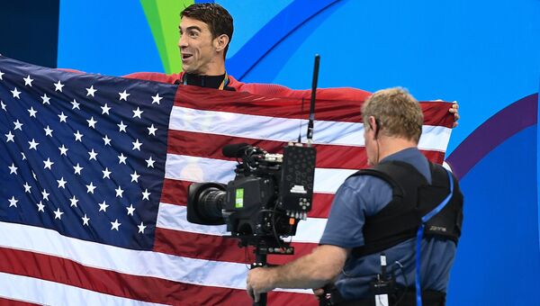 Майкл Фелпс (США), завоевавший золотую медаль на соревнованиях по плаванию в комбинированной эстафете 4х100 м на XXXI летних Олимпийских играх Майкл Фелпс (США), завоевавший золотую медаль на соревнованиях по плаванию в комбинированной эстафете 4х100 м на XXXI летних Олимпийских играх