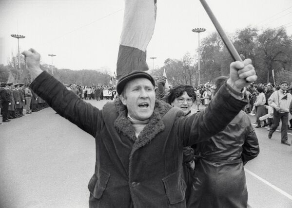 Экстремисты из Народого фронта Молдавии. 1989 год Экстремисты из Народого фронта Молдавии. 1989 год