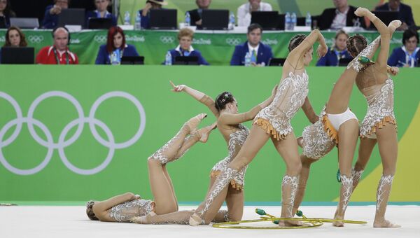 Спортсменки сборной России выступают в финале групповых соревнований по художественной гимнастике на XXXI летних Олимпийских играх Спортсменки сборной России выступают в финале групповых соревнований по художественной гимнастике на XXXI летних Олимпийских играх