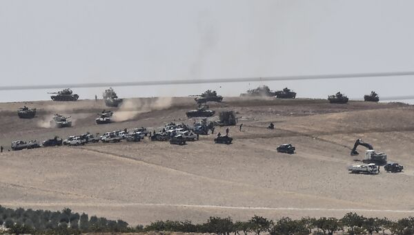 Танки войск Турции и сирийские боевики оппозиции на границе Турции и Сирии. 24 августа 2016 Танки войск Турции и сирийские боевики оппозиции на границе Турции и Сирии. 24 августа 2016