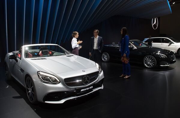 Автомобиль Mercedes GLC 43 AMG на Московском международном автомобильном салоне-2016 в Международном выставочном центре Крокус Экспо Автомобиль Mercedes GLC 43 AMG на Московском международном автомобильном салоне-2016 в Международном выставочном центре Крокус Экспо