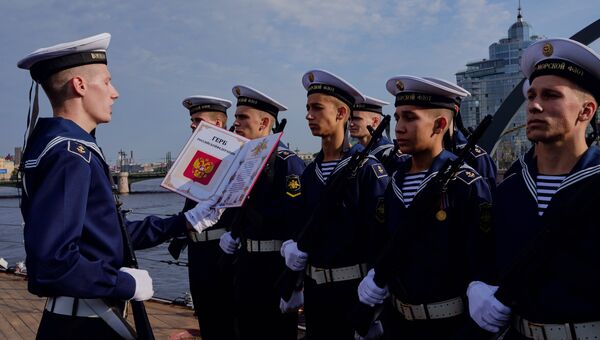 Курсанты ВУНЦ ВМФ Военно-морская академия им. Н.Г.Кузнецова на церемонии принятия Военной присяги. Архивное фото Курсанты ВУНЦ ВМФ Военно-морская академия им. Н.Г.Кузнецова на церемонии принятия Военной присяги. Архивное фото