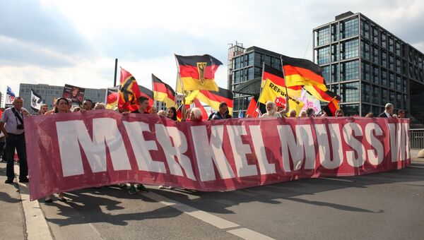 Акция протеста против политики Ангелы Меркель в Берлине. Архивное фото Акция протеста против политики Ангелы Меркель в Берлине. Архивное фото