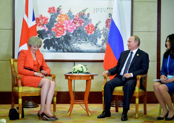 Президент РФ Владимир Путин и премьер-министр Великобритании Тереза Мэй во время встречи в рамках саммита Группы двадцати G20 в Ханчжоу Президент РФ Владимир Путин и премьер-министр Великобритании Тереза Мэй во время встречи в рамках саммита Группы двадцати G20 в Ханчжоу