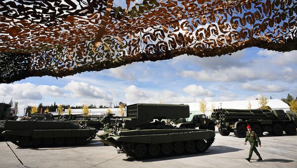 Тяжелая огнеметная система ТОС-1А в открытой экспозиции на Международном военно-техническом форуме АРМИЯ-2016 Тяжелая огнеметная система ТОС-1А в открытой экспозиции на Международном военно-техническом форуме АРМИЯ-2016