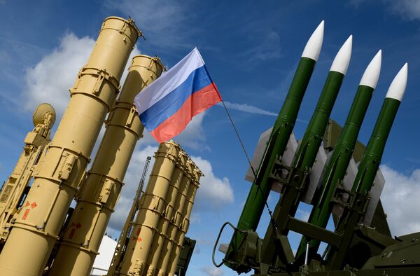 Зенитная ракетная система Антей-2500 и зенитный ракетный комплекс Бук-М2Э на экспозиции Международного военно-технического форума АРМИЯ-2016 Зенитная ракетная система Антей-2500 и зенитный ракетный комплекс Бук-М2Э на экспозиции Международного военно-технического форума АРМИЯ-2016