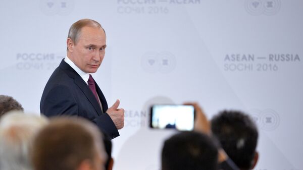 Президент Российской Федерации Владимир Путин на встрече глав делегаций-участников саммита Россия — АСЕАН с представителями Делового форума Россия — АСЕАН Президент Российской Федерации Владимир Путин на встрече глав делегаций-участников саммита Россия — АСЕАН с представителями Делового форума Россия — АСЕАН