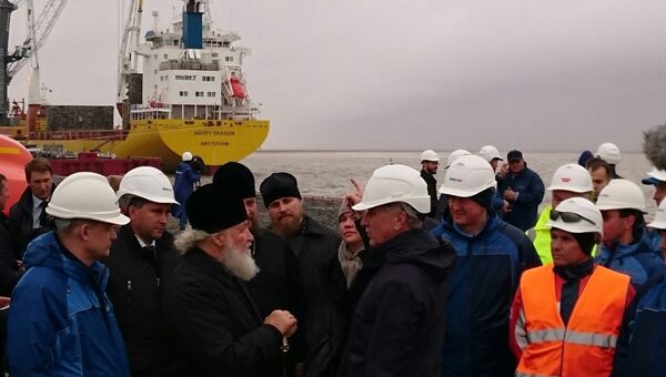 Патриарх Кирилл в порту Сабетта, который строится в рамках проекта «Ямал СПГ» Патриарх Кирилл в порту Сабетта, который строится в рамках проекта «Ямал СПГ»