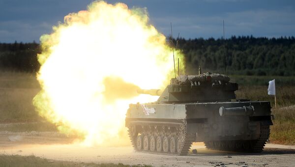 Самодвижущаяся противотанковая пушка Спрут-Б во время показательных учений на полигоне Алабино на международном военно-техническом форуме Армия-2016 Самодвижущаяся противотанковая пушка Спрут-Б во время показательных учений на полигоне Алабино на международном военно-техническом форуме Армия-2016