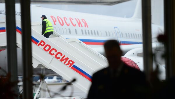 Самолет ТУ-204-300 Специального Летного Отряда Россия. Архивное фото Самолет ТУ-204-300 Специального Летного Отряда Россия. Архивное фото