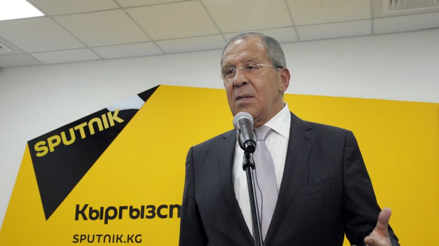 Сергей Лавров на церемонии открытия редакционного центра Sputnik Кыргызстан в Бишкеке Сергей Лавров на церемонии открытия редакционного центра Sputnik Кыргызстан в Бишкеке