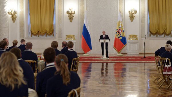 Владимир Путин во время встречи в Кремле с паралимпийской сборной России по летним видам спорта. 19 сентября 2016 Владимир Путин во время встречи в Кремле с паралимпийской сборной России по летним видам спорта. 19 сентября 2016