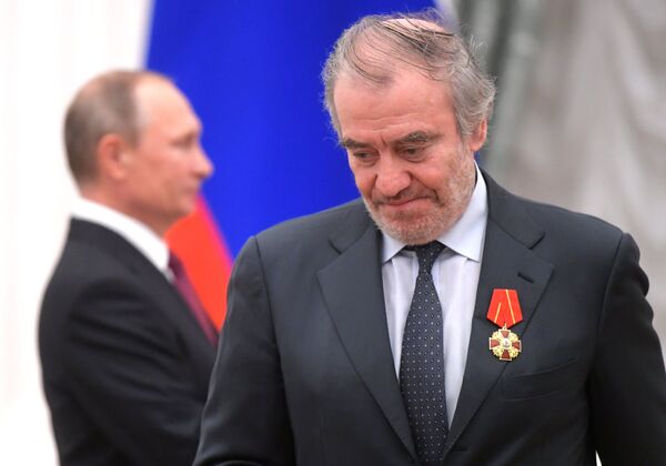 Президент РФ Владимир Путин и художественный руководитель-директор, главный дирижер Мариинского театра Валерий Гергиев на церемонии вручения государственных наград в Кремле. 22 сентября 2016 Президент РФ Владимир Путин и художественный руководитель-директор, главный дирижер Мариинского театра Валерий Гергиев на церемонии вручения государственных наград в Кремле. 22 сентября 2016