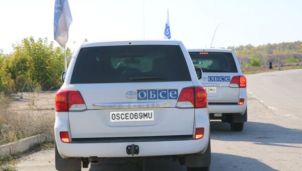 Автомобили ОБСЕ в Луганской области. Архивное фото Автомобили ОБСЕ в Луганской области. Архивное фото