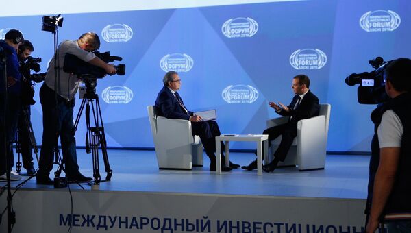 Премьер-министр РФ Д. Медведев дал интервью Первому каналу Премьер-министр РФ Д. Медведев дал интервью Первому каналу