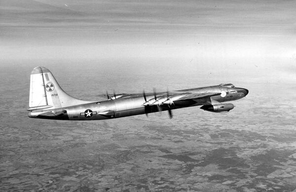 Бомбардировщик B-36 Миротворец ВВС США, способный нести ядерное оружие Бомбардировщик B-36 Миротворец ВВС США, способный нести ядерное оружие