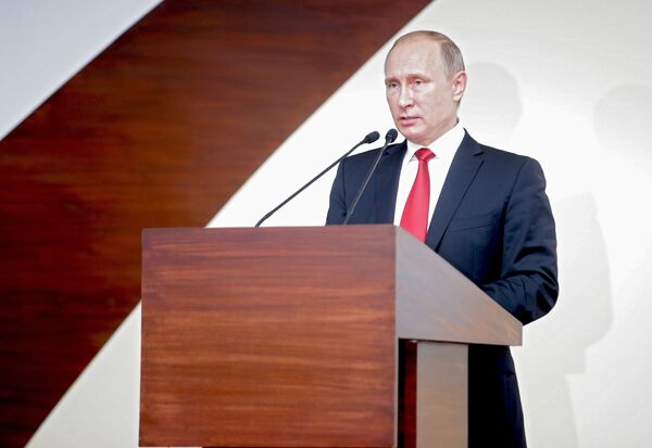 Президент РФ Владимир Путин во время совместного заявления для прессы по итогам российско-индийских переговоров в индийском штате Гоа. Октябрь 2016 Президент РФ Владимир Путин во время совместного заявления для прессы по итогам российско-индийских переговоров в индийском штате Гоа. Октябрь 2016