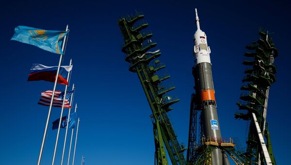 Вывоз и установка ракеты-носителя с пилотируемым кораблем Союз МС-02 на космодроме Байконур Вывоз и установка ракеты-носителя с пилотируемым кораблем Союз МС-02 на космодроме Байконур