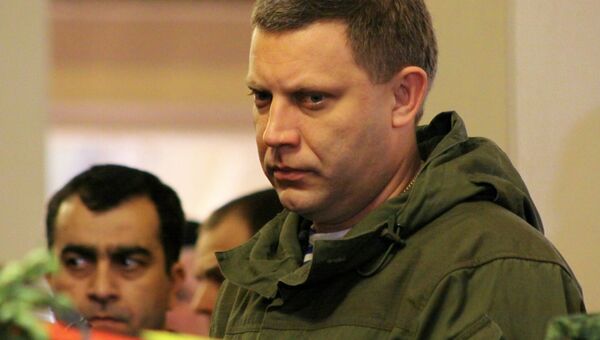 Глава ДНР Александр Захарченко на церемонии прощания с командиром ополчения ДНР Арсеном Павловым (Моторола) в Донецке. 19 октября 2016 Глава ДНР Александр Захарченко на церемонии прощания с командиром ополчения ДНР Арсеном Павловым (Моторола) в Донецке. 19 октября 2016