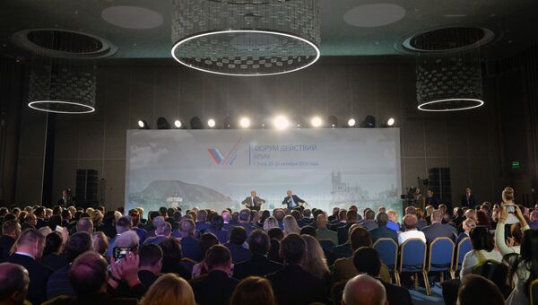 Президент РФ Владимир Путин на пленарном заседании регионального Форума действий Общероссийского народного фронта в Ялте. 26 октября 2016 Президент РФ Владимир Путин на пленарном заседании регионального Форума действий Общероссийского народного фронта в Ялте. 26 октября 2016